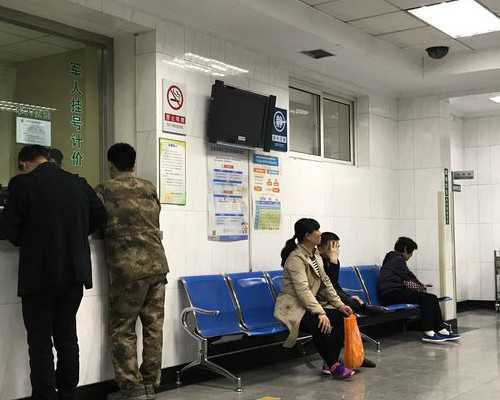 婴儿为什么老是吐奶